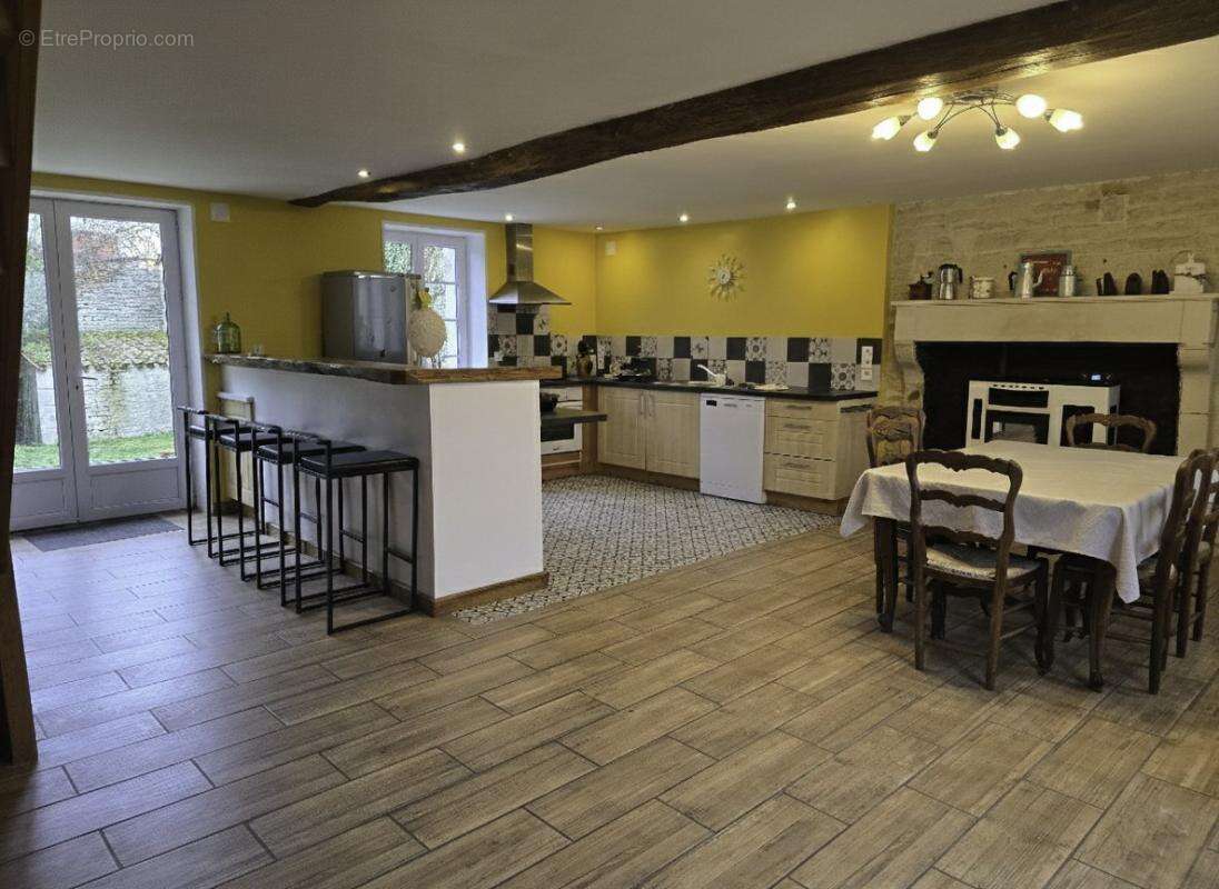 Maison à SAINT-MANDE-SUR-BREDOIRE