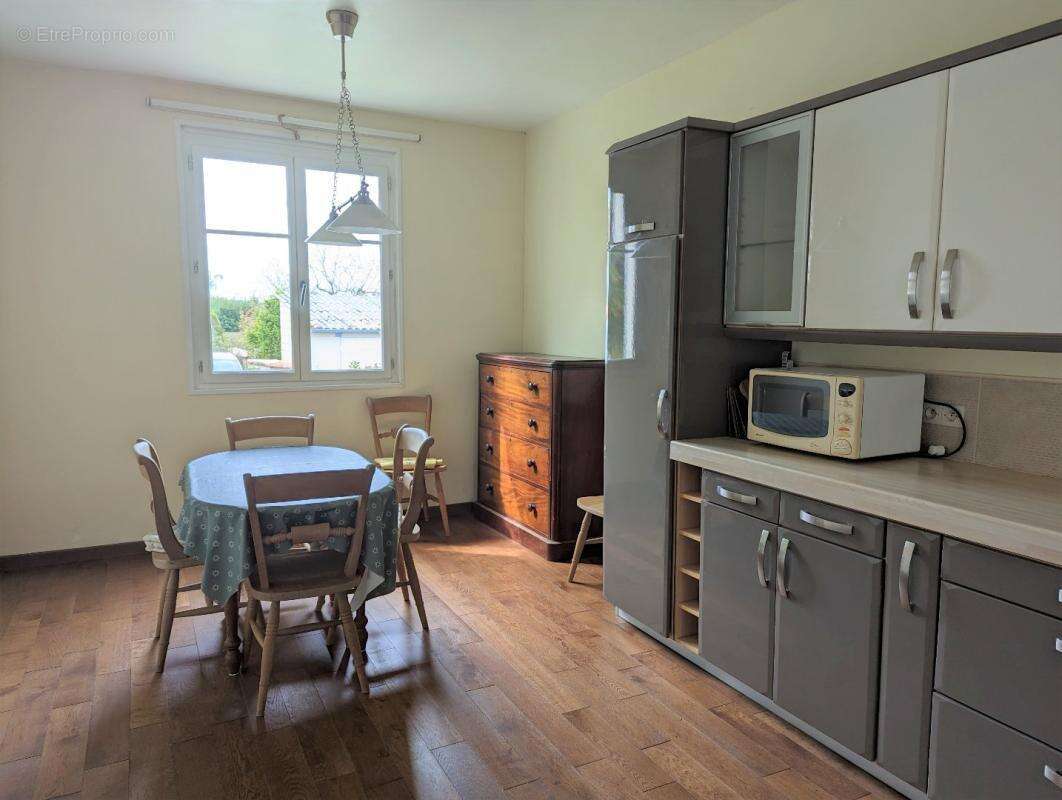 Maison à SAINT-JEAN-D'ANGELY