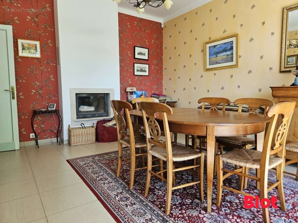 Maison à FOUGERES