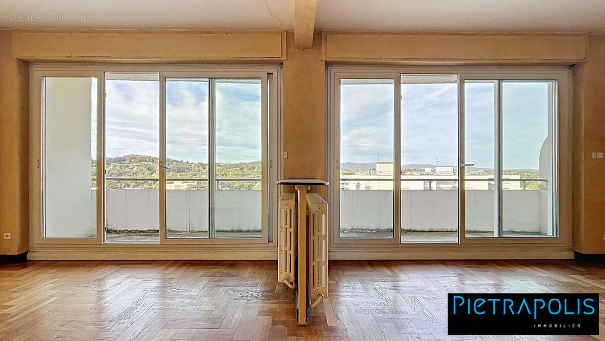 Appartement à SAINTE-FOY-LES-LYON