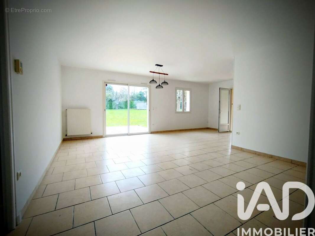Maison 102 m² à Lavergne  - photo 4