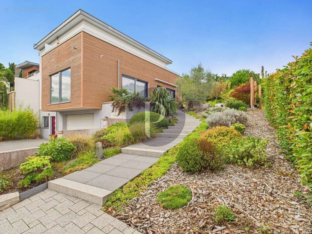 Maison à VERRIERES-LE-BUISSON