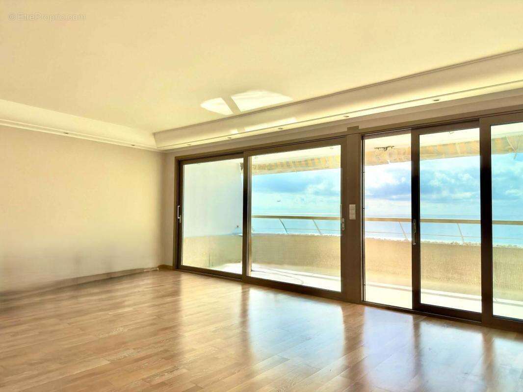 Appartement à VILLENEUVE-LOUBET