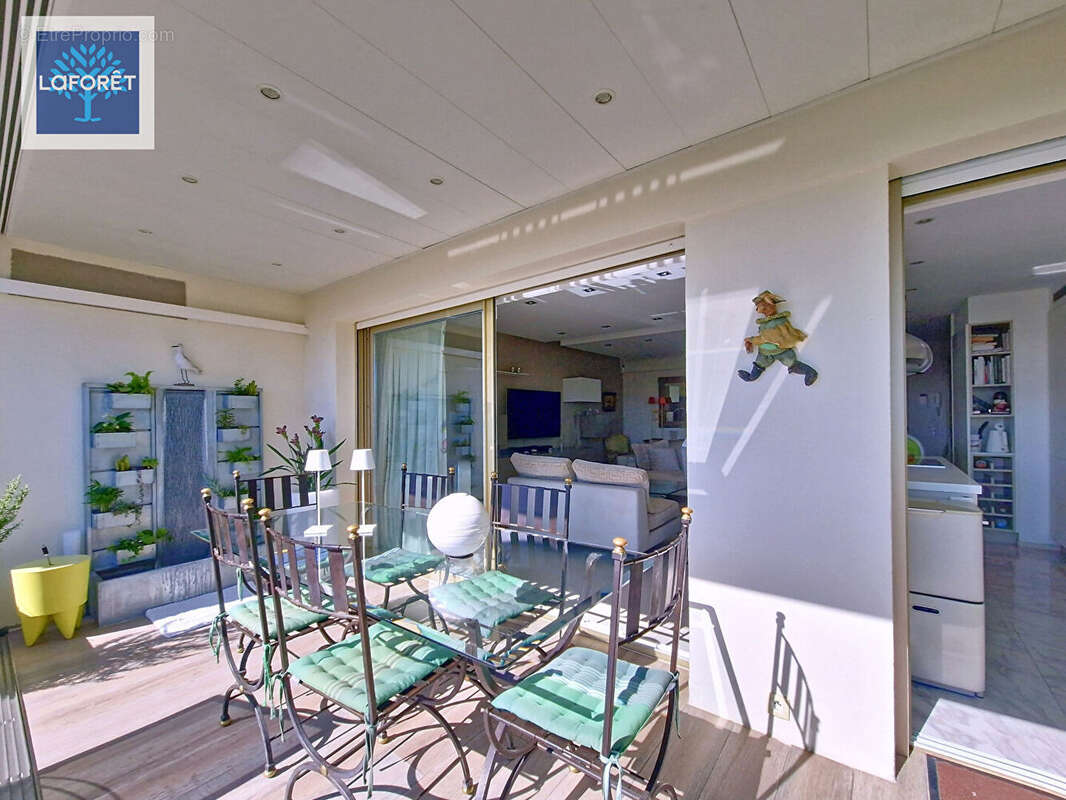 Appartement à VALLAURIS