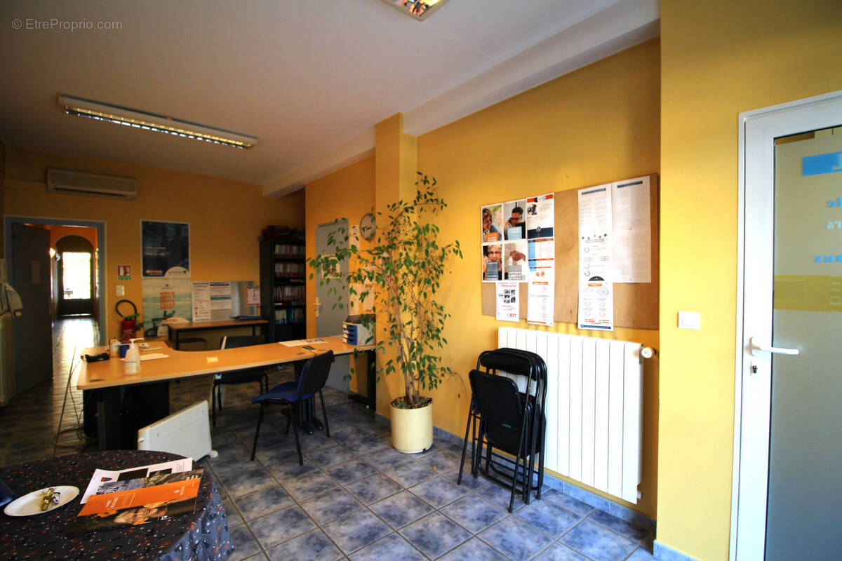 Commerce à VAISON-LA-ROMAINE