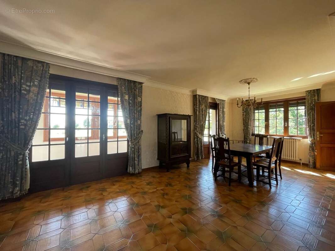 Grande maison  de 226 m² avec hangar - photo 4