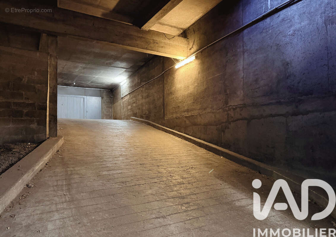 Photo 2 - Parking à PARIS-11E