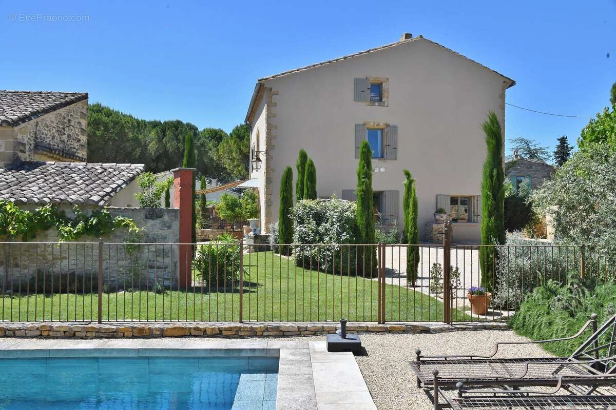 Propriété en pierre à 3kms du centre historique d'Uzès ... - photo 11