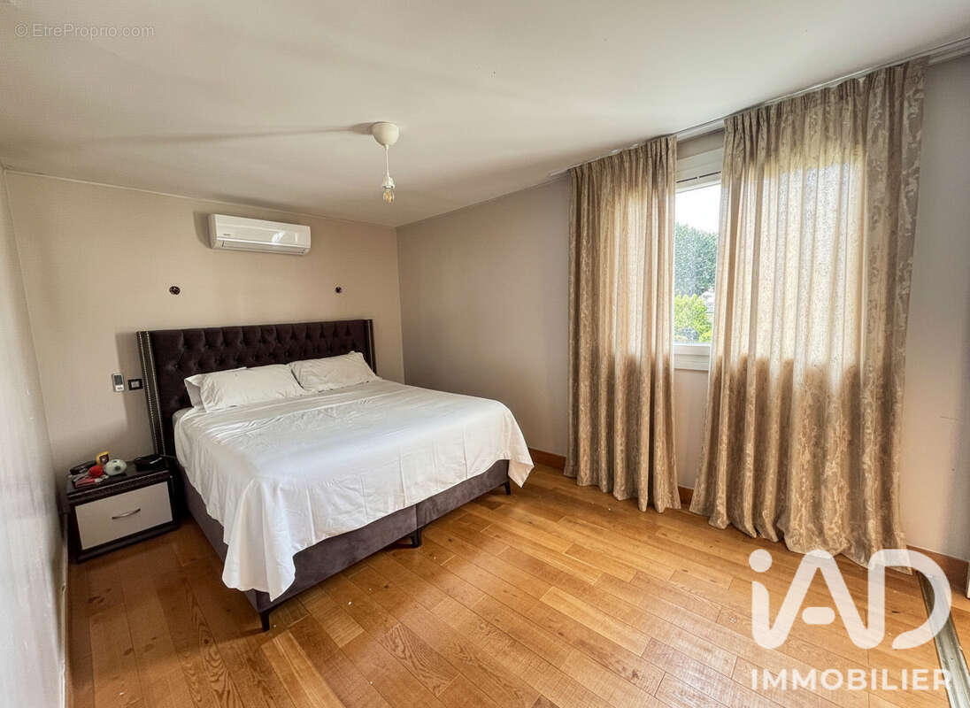 Maison 121 m² à Savigny-Le-Temple  - photo 4