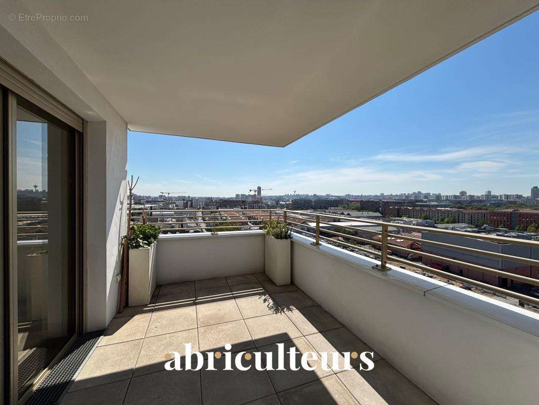 Appartement de caractère de 119 m² avec balcon et terrasse dans un Immeuble d’architecte à la vente à Aubervilliers (93300) - photo 2