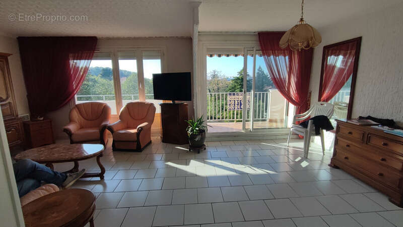 Appartement à MEYZIEU