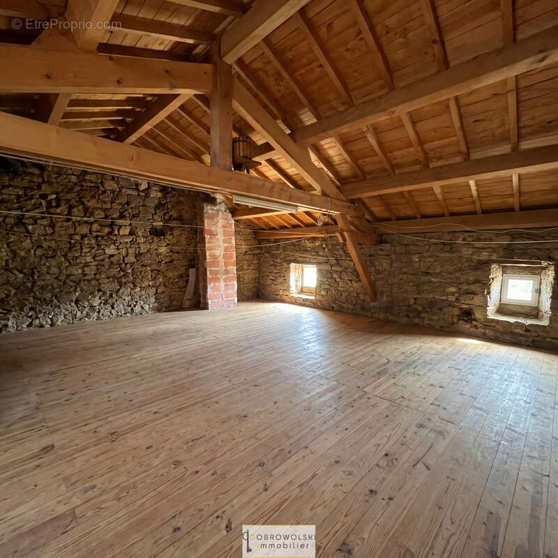 Corps de ferme à vendre, annexes et piscine - photo 8