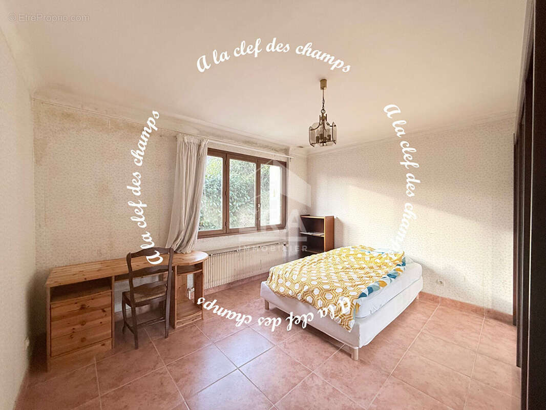 Maison à BURES-SUR-YVETTE