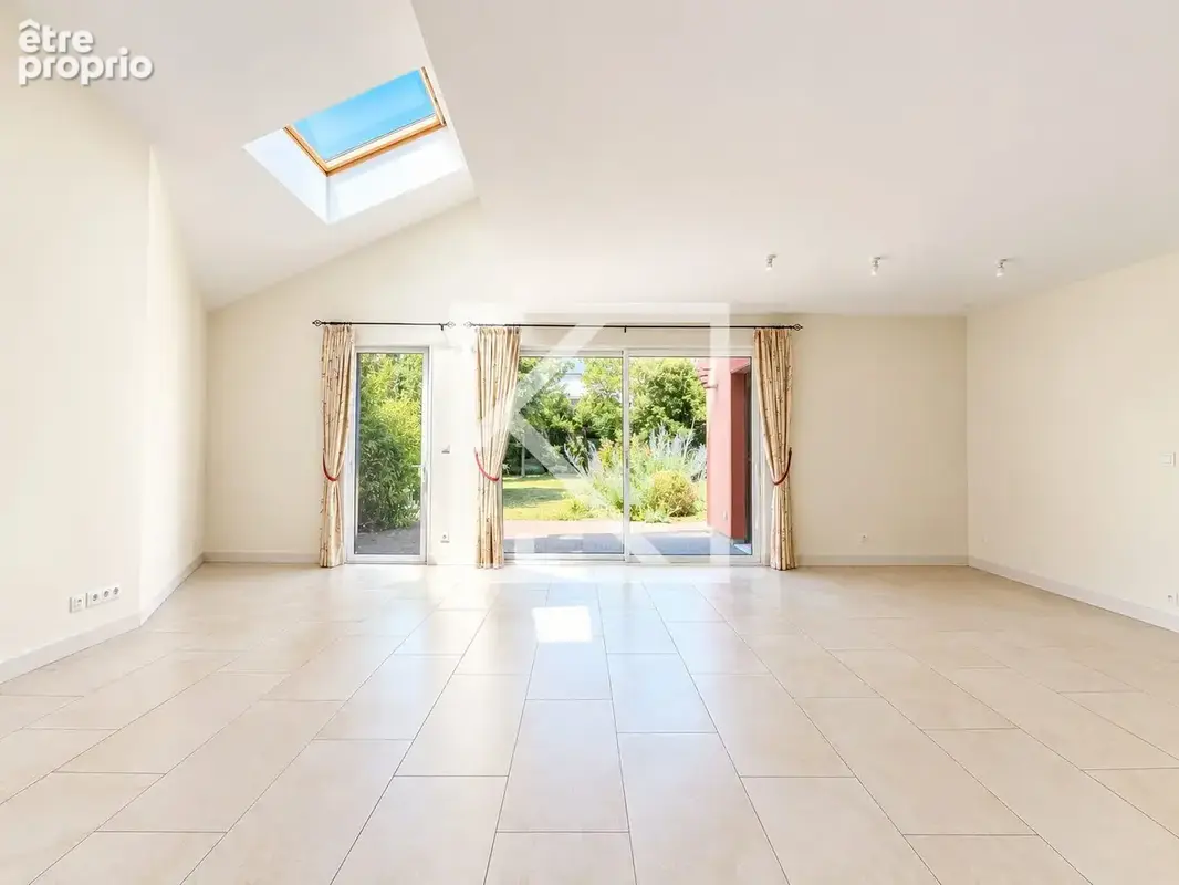 Maison 10 pièces 245 m² à vendre à Le Mans (72000) - photo 2