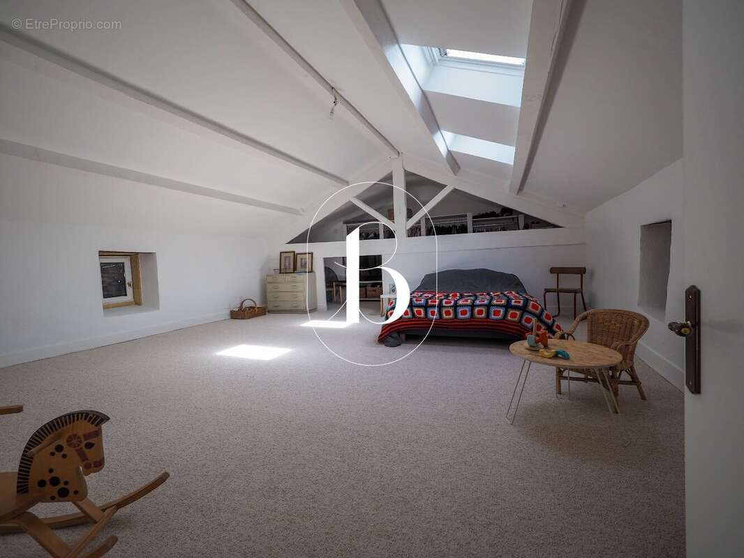 Maison à LAUDUN-L'ARDOISE