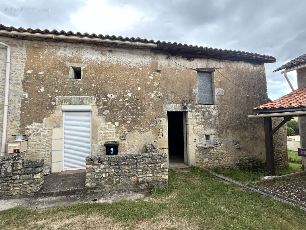 Maison à CELLEFROUIN