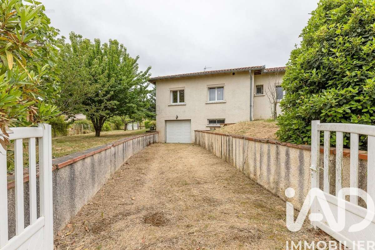 Maison 137 m² à Parisot  - photo 7