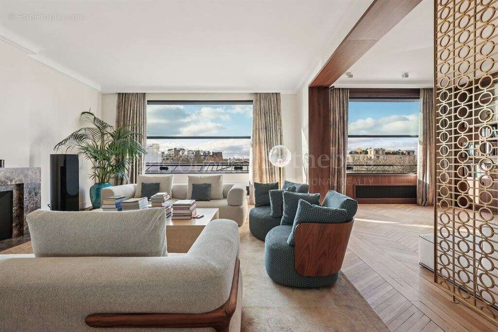 Appartement à PARIS-16E