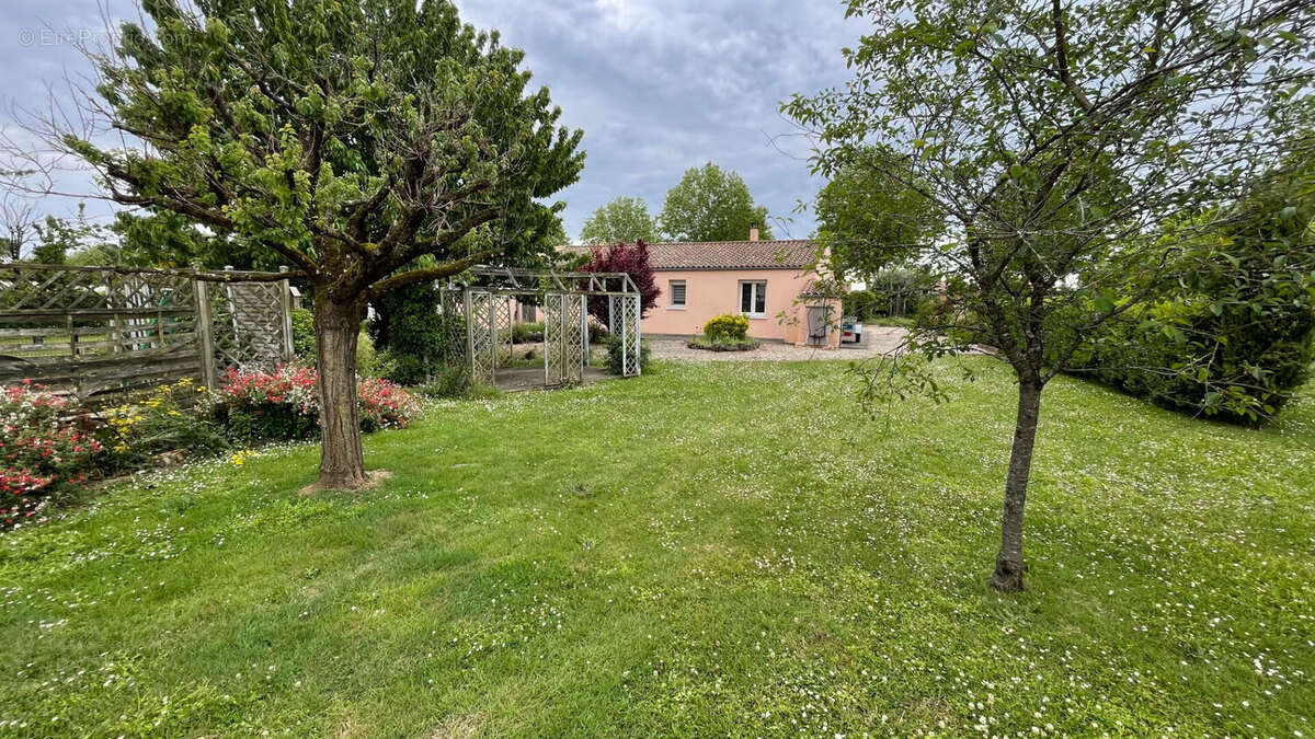 Maison à SAINT-AGNANT
