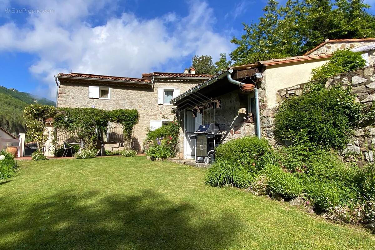 Maison à SAINT-LAURENT-DE-CERDANS