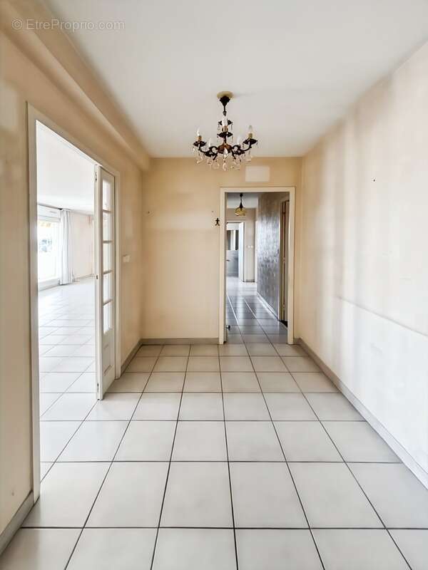 Appartement à vendre T5 pièces MONTPELLIER - Croix d'Argent - - photo 3