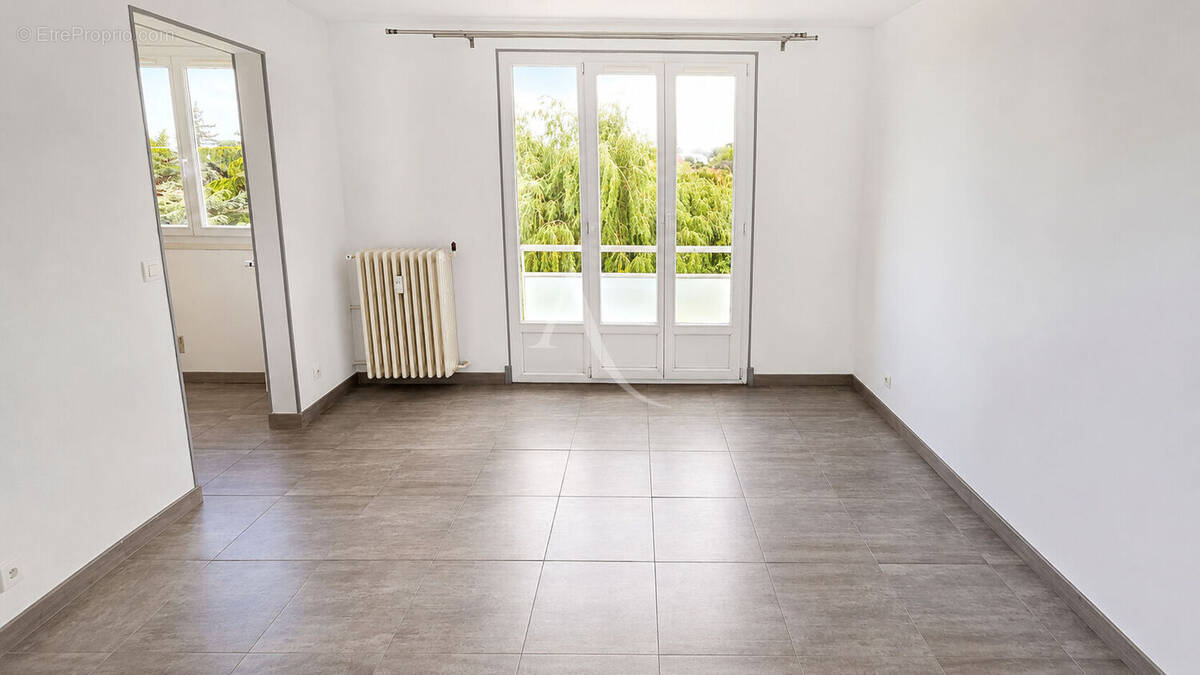 Appartement à SAINT-THIBAULT-DES-VIGNES