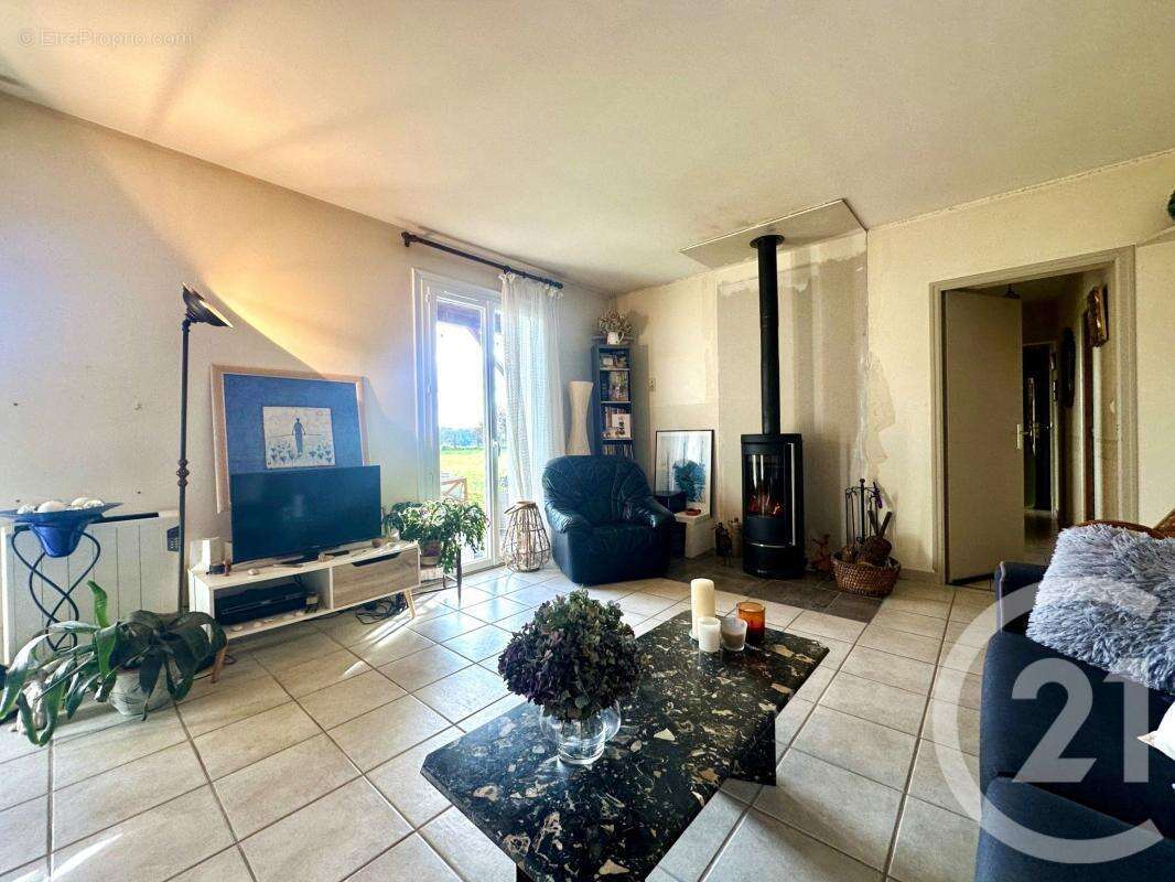 Maison à SAINT-LEGER-LA-MONTAGNE