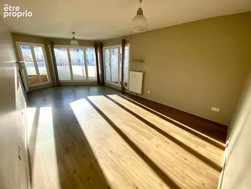 CLERMONT-FERRAND / Appartement à vendre avec garage et balcon Quartier "Les Salins" ! - photo 3