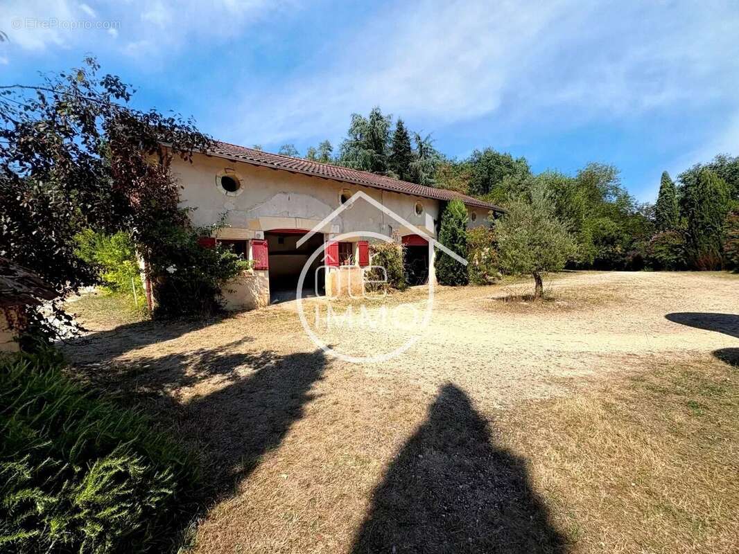 BERGERAC : Manoir atypique 17 pièces de 570m² avec dépendances - photo 18