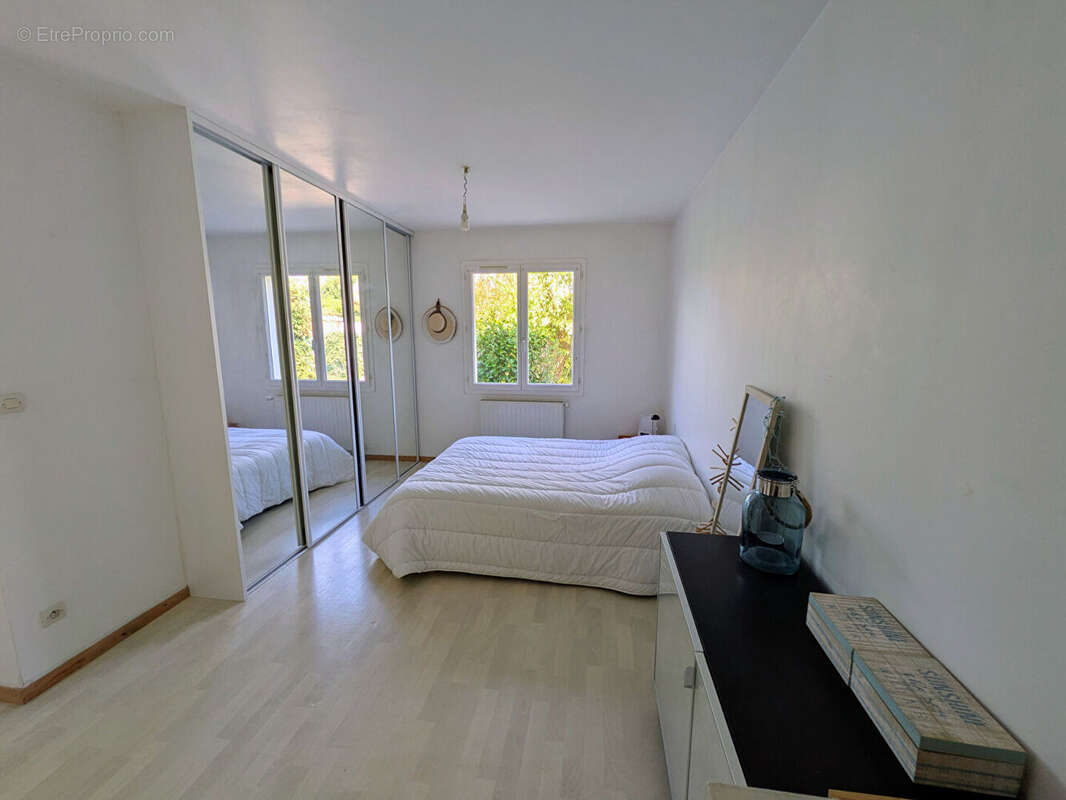 Maison à LA VILLE-AUX-DAMES