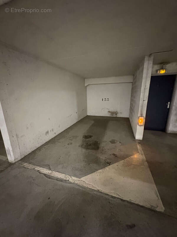 Parking à PARIS-15E