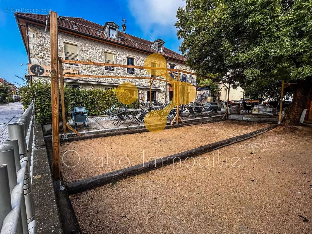 Commerce à CRUSEILLES