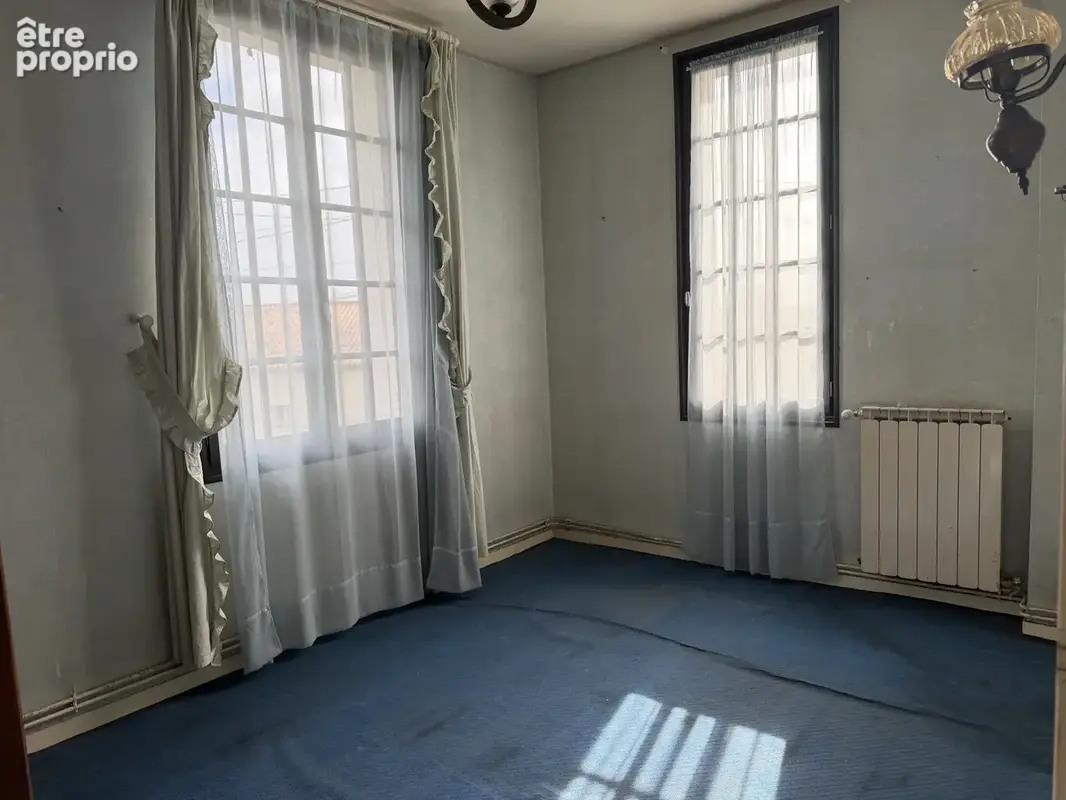 Maison avec dépendance, double garage et terrain arboré de 1 700 m2 - photo 4