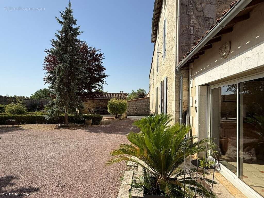 Maison à VERTEUIL-SUR-CHARENTE