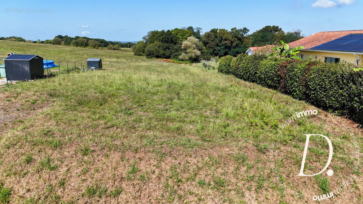 Terrain à BELUS