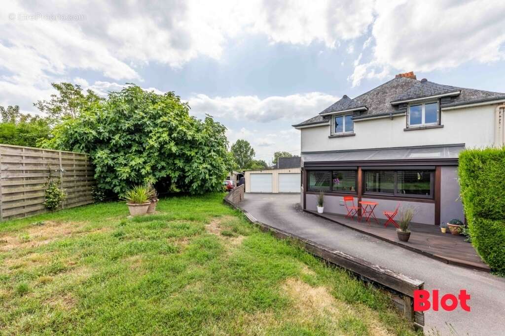 Maison à VEZIN-LE-COQUET