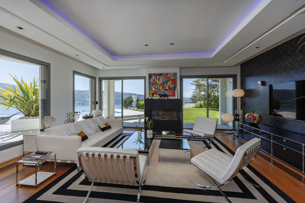 Villa d'exception dominant le lac - photo 34