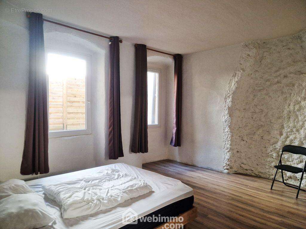 L'espace nuit est composé de 2 chambres. - Appartement à ALBERTVILLE