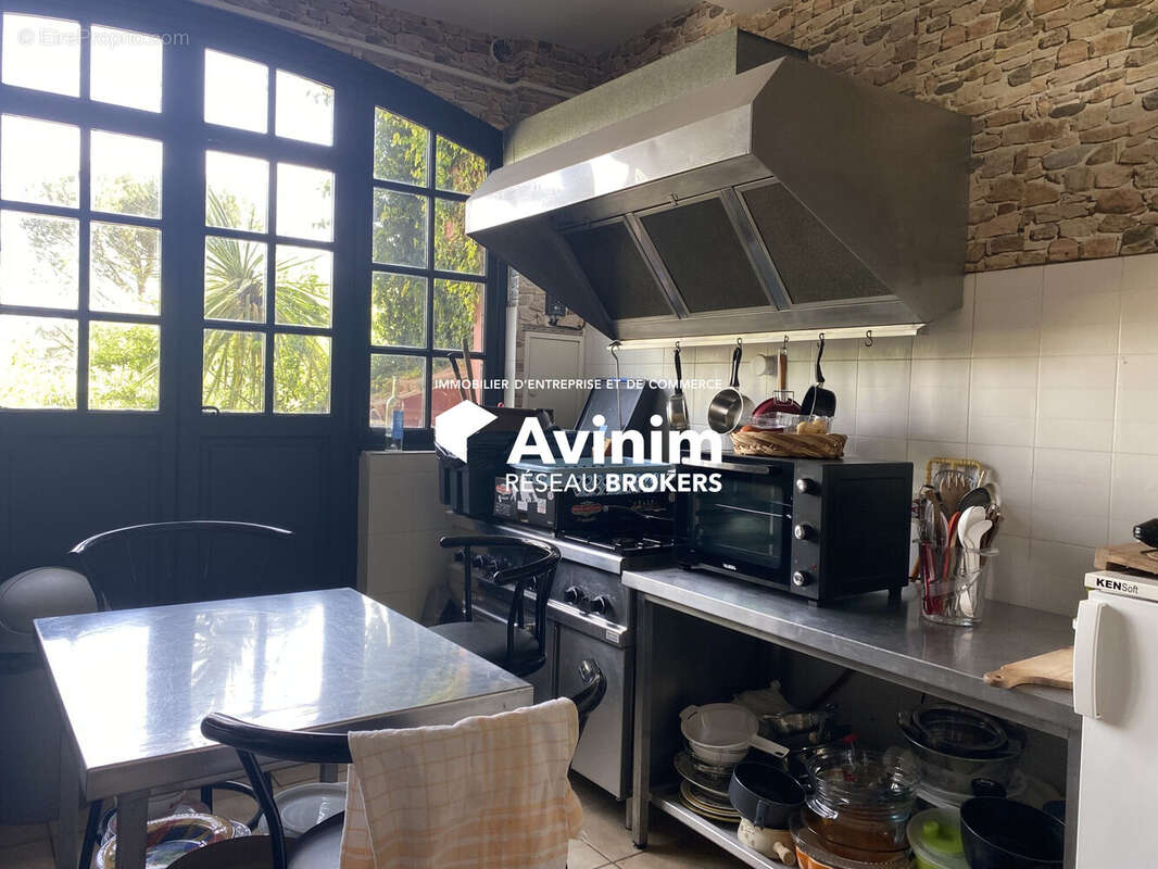 Commerce à LES ADRETS-DE-L'ESTEREL