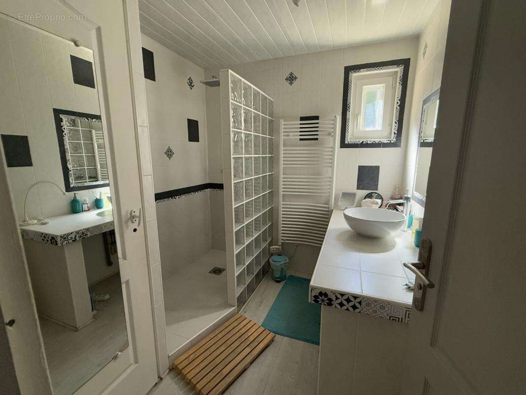 Maison à SAINT-DENIS-DE-L&#039;HOTEL