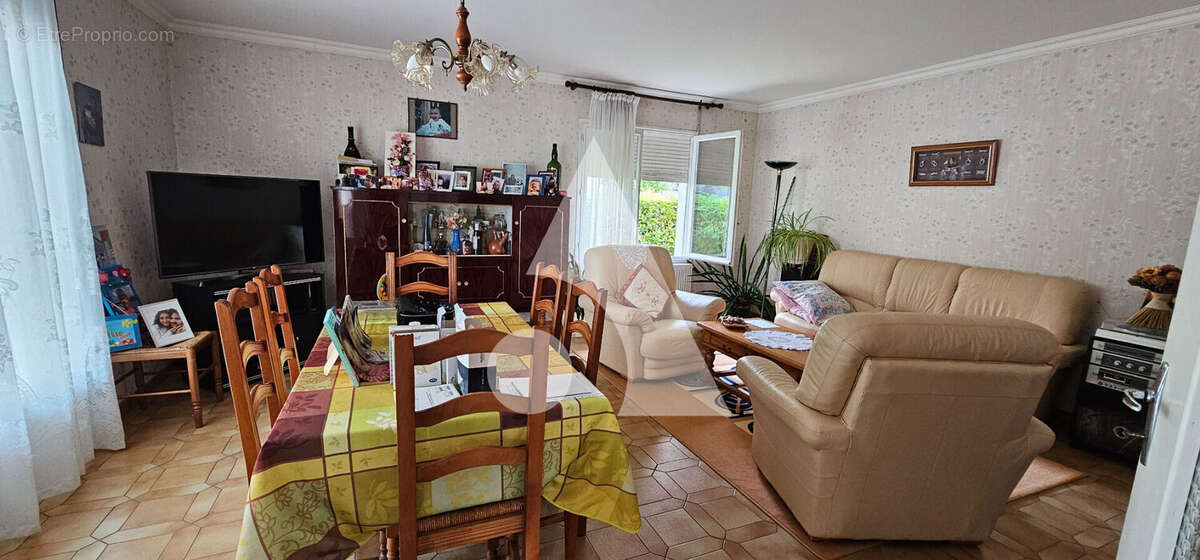 Maison à CHAILLEVETTE