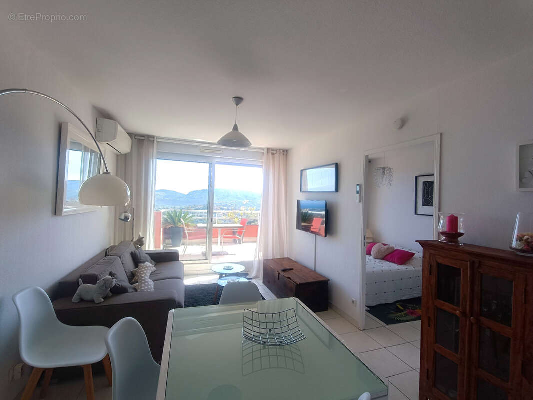 Appartement à MANDELIEU-LA-NAPOULE