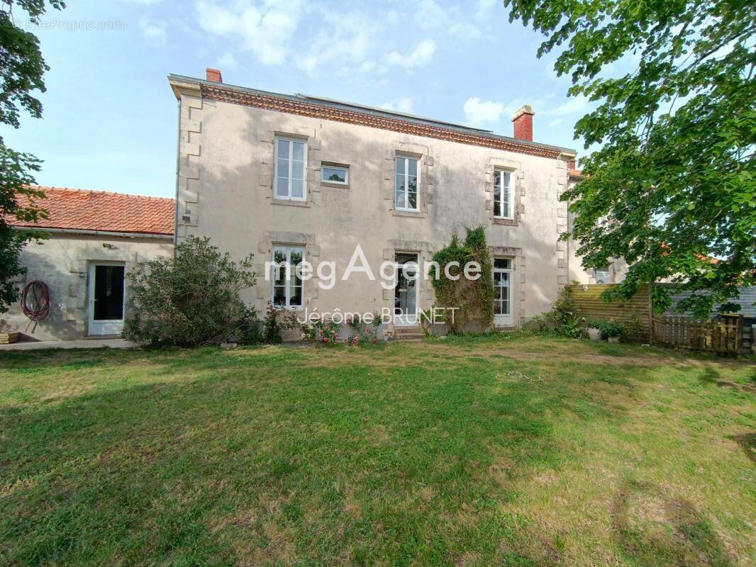 Maison à NALLIERS