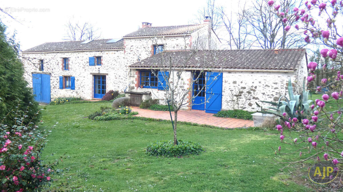 Maison à NESMY