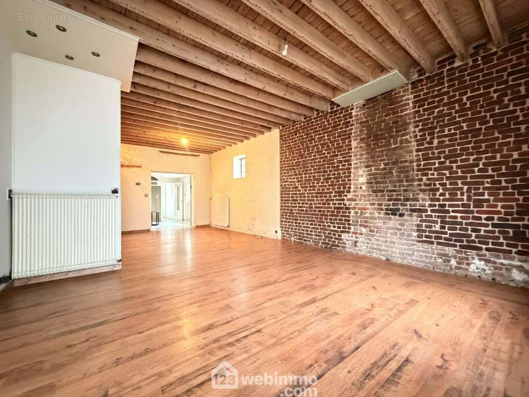 Une pièce de vie de 34 m² - Maison à LAON