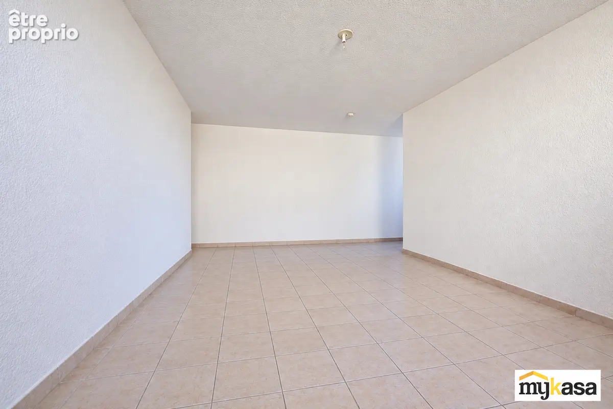 Appartement T2 Port Saint Louis Du Rhone 2 pièce(s) 50.20 m2 - photo 2