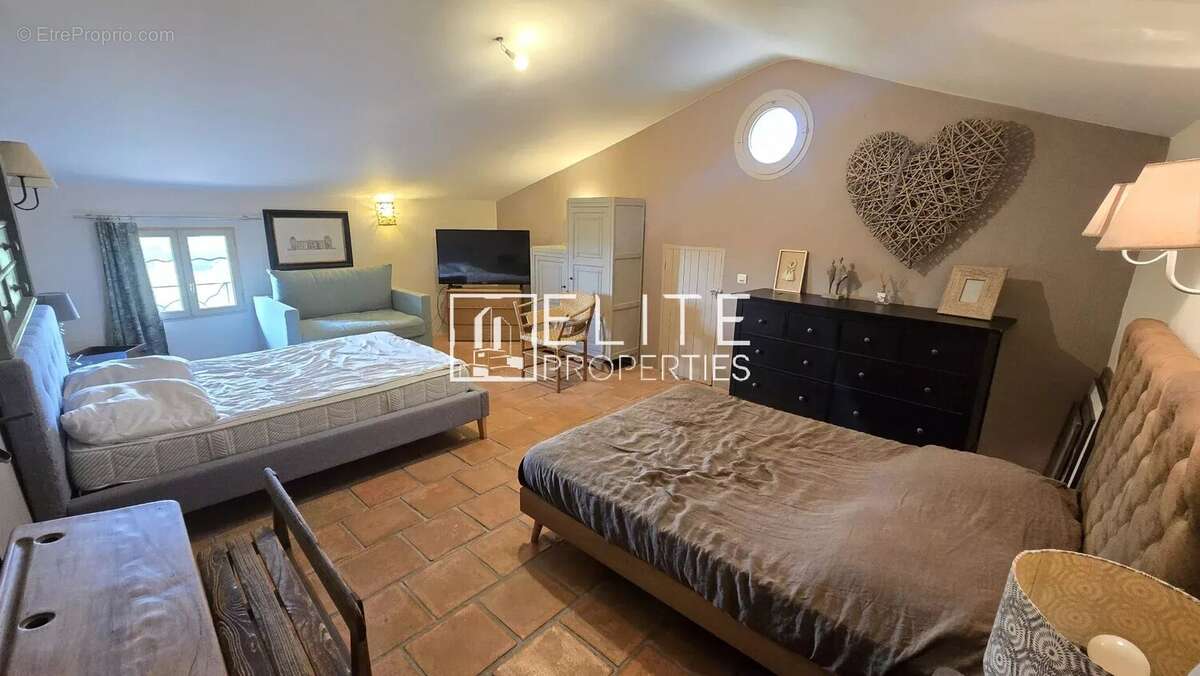 Maison en pierre 233m² & piscine + dépendances - grasse - photo 7