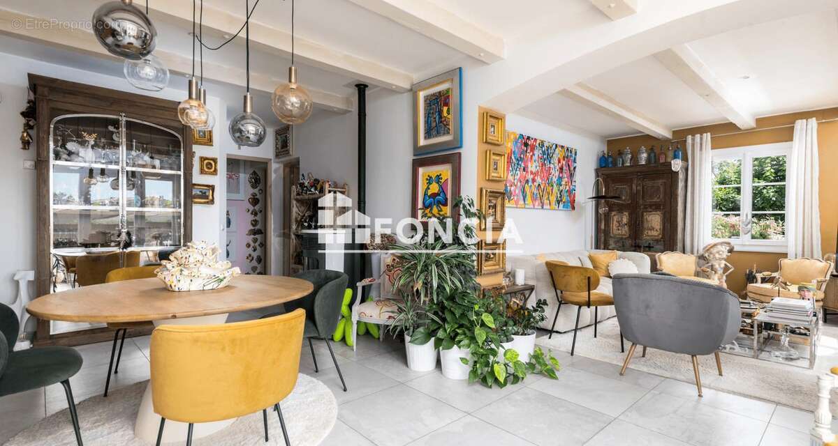 Coup de cœur ! Maison familiale 7 pièces de 201 m² avec piscine et grand garage à Forcalquier - photo 4
