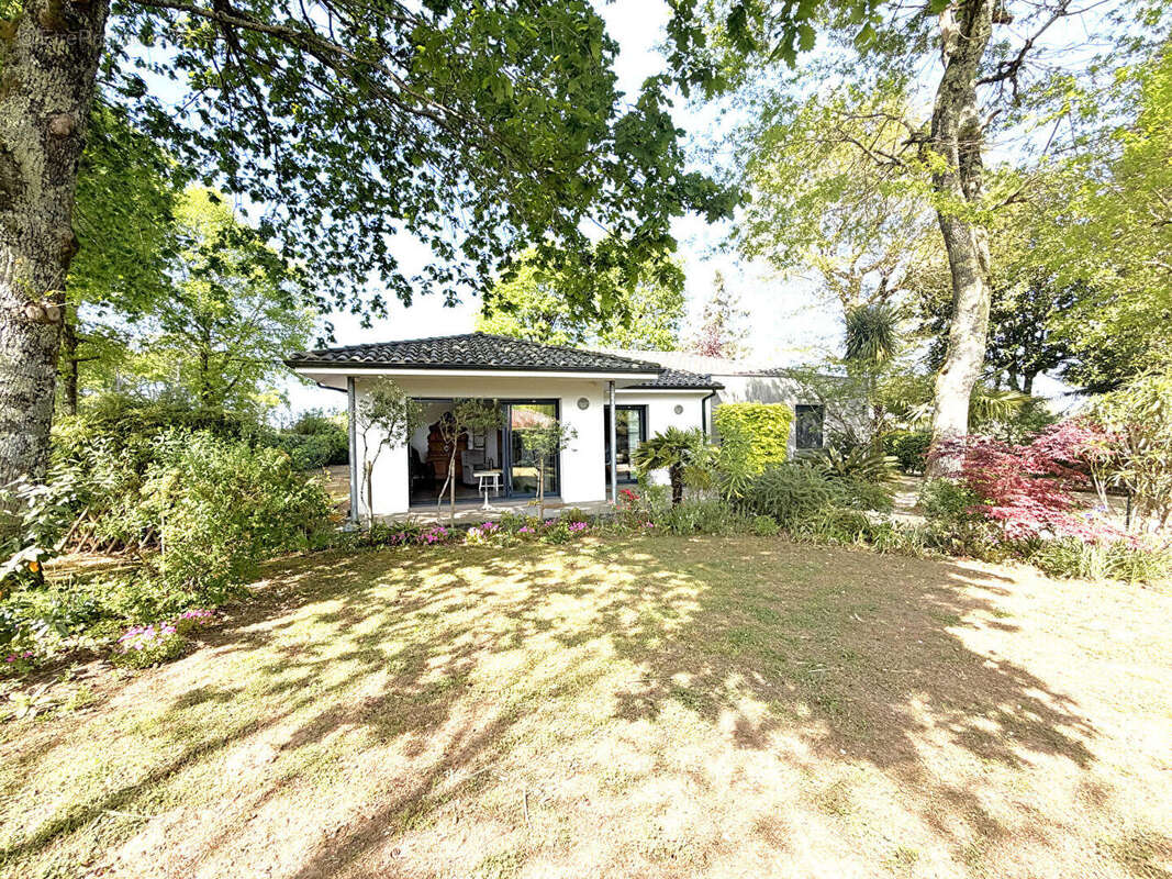 Maison à SAINT-GEOURS-DE-MAREMNE