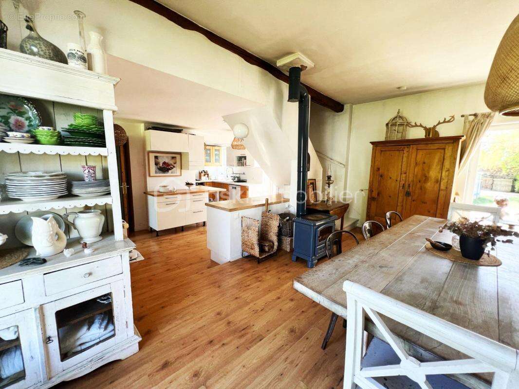 Charme de l'ancien et cadre de vie exceptionnel - Maison d’environ 170 m² avec jardin sur 1350 m² - photo 16